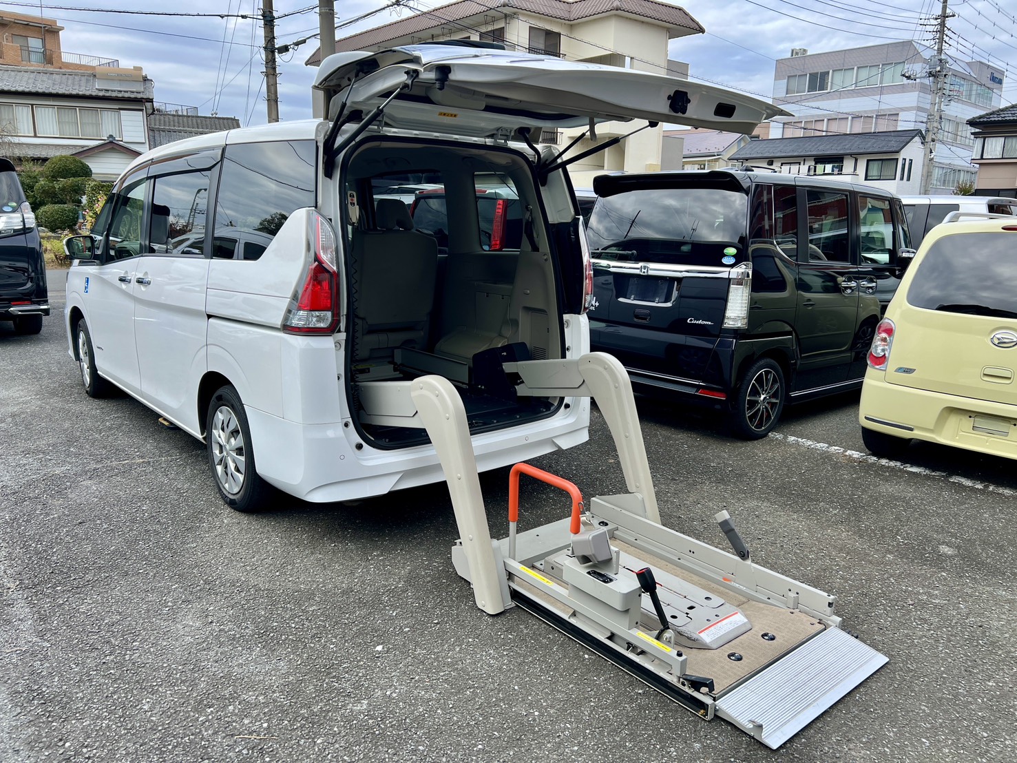 日産セレナ チェアキャブ