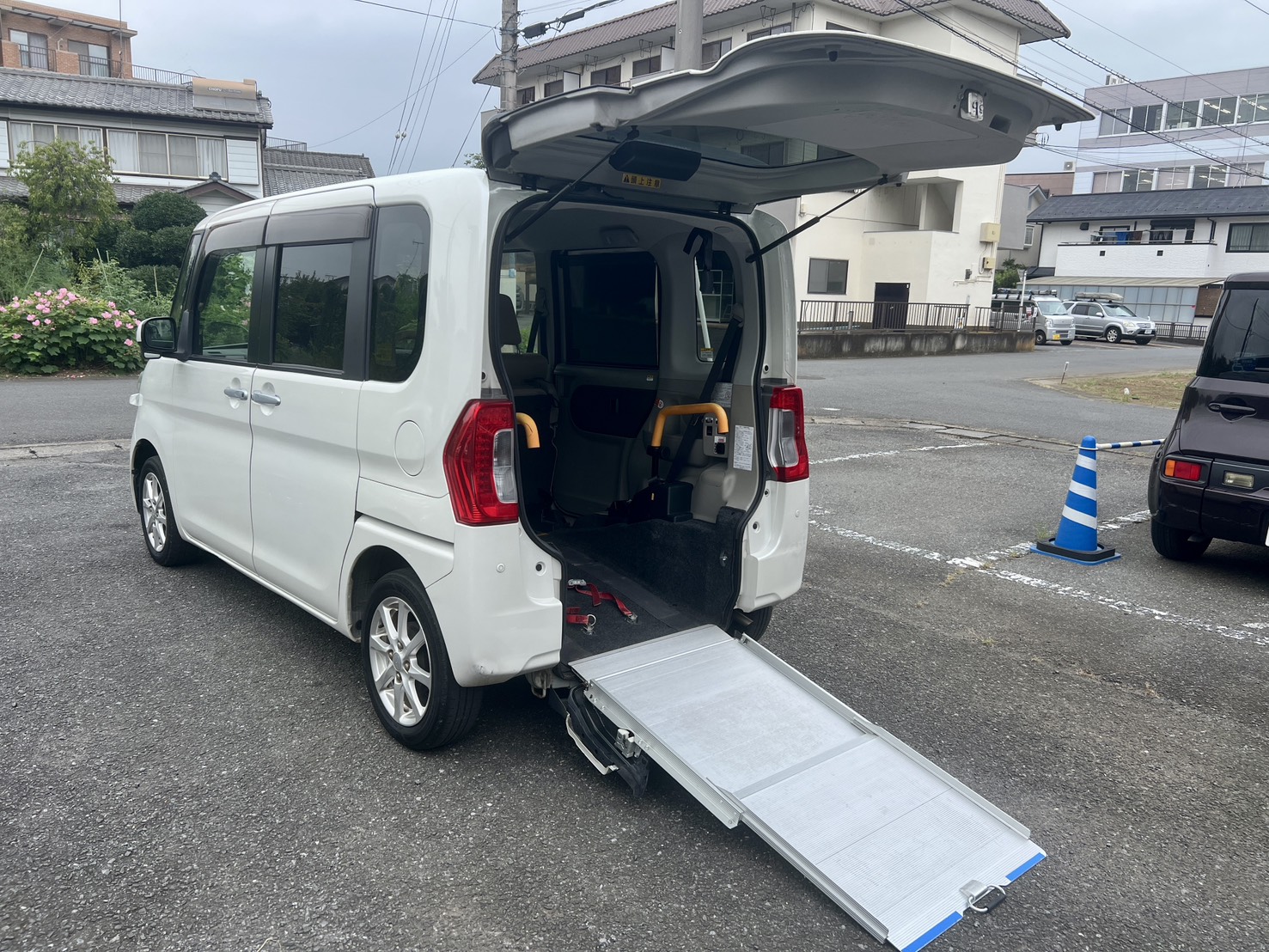 ダイハツ タント X SAII スローパー リヤシート付 車いす移動車