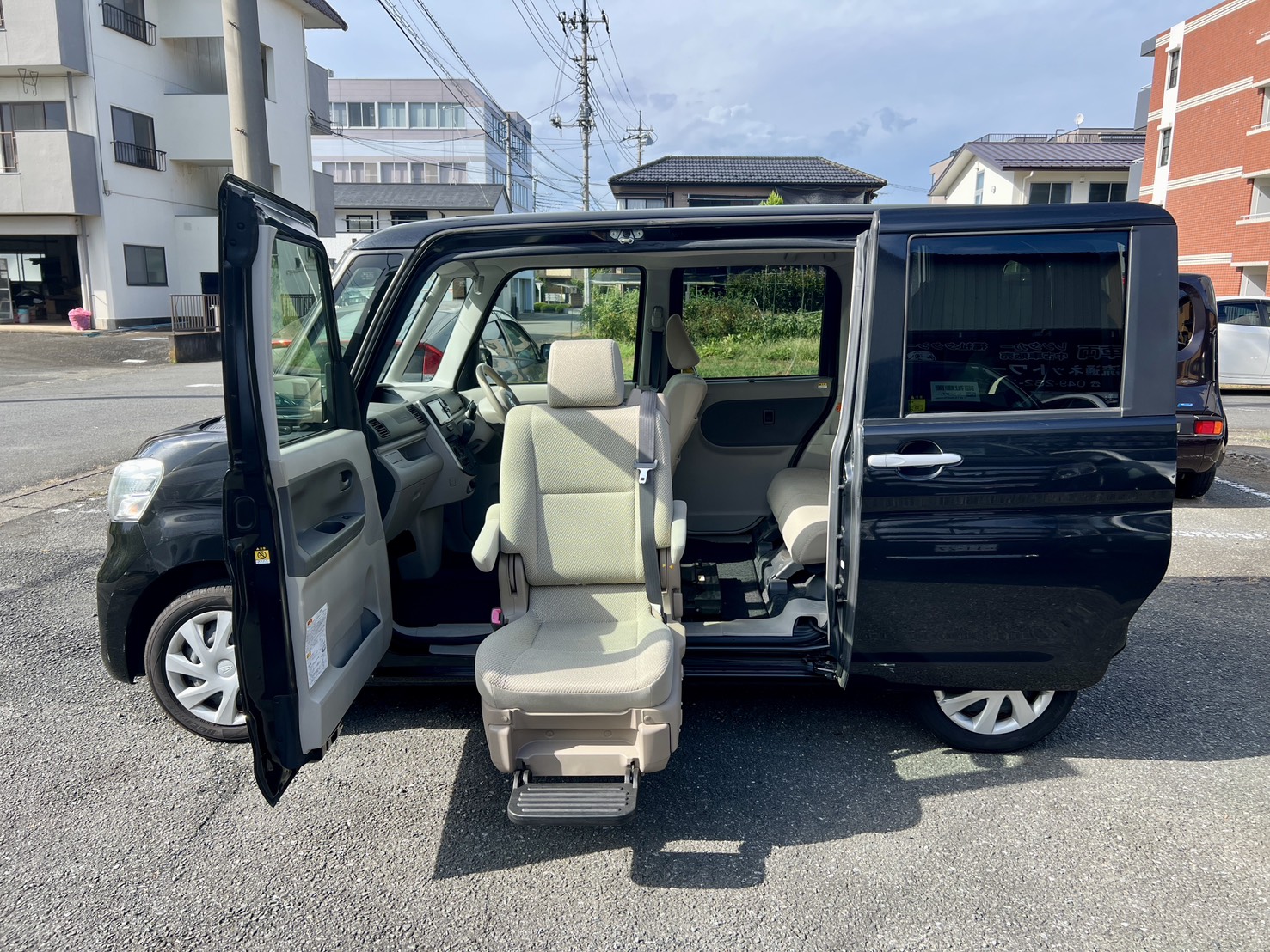 ダイハツ タント L SAIII 助手席リフトアップシート車